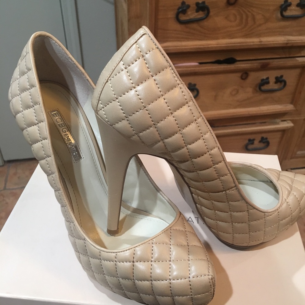High-heeled shoes